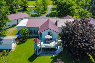 Fire Pit and Game Room North East Family Retreat! - North East - 0