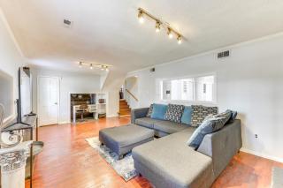 4 Mi to Dtwn Home with Deck and Yard in Wilson - 9