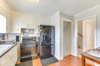4 Mi to Dtwn Home with Deck and Yard in Wilson - Wilson - 4