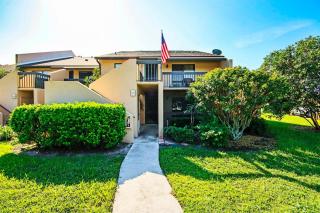 Spacious end-unit condo with loft in a boater's paradise - Above The Clouds - North Fort Myers - 2