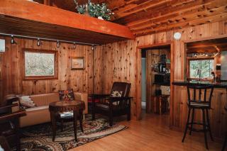 Blissful Solitude Cottage - 9