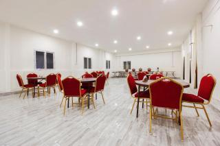 Capital O Che Sigma Hotel - Surūrnagar - 5