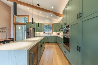 Radiant Retreat by Tahoe Getaways - 4 BR in Tahoe Donner with Hot Tub & HOA - 1