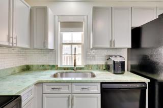 Walk to Ocean Carolina Beach Condo with 2 Balconies - Carolina Beach - 2