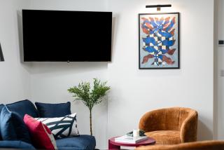 Chic-5bed-5bath-FreeParking-By FabAccommodation - Bristol - 2