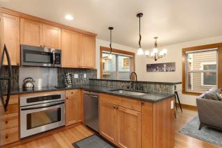 Modern Townhouse near DT Seattle & Stadium Parking - Seattle - 3