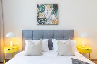 Hashtag Holiday Home - 1BDR Apartment with Canal View in Business Bay - 9