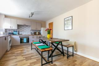 Welcome to Belfast: Your Gateway to Unforgettable Memories! Spacious 3 bedroom, Family Home. - Belfast - 0