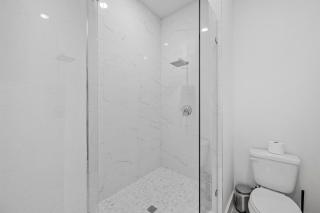 BRs w Ensuite Baths l Pet-Friendly l Central Loc - Dallas - 6