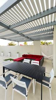 SPACIOUS HOUSE & STUDIO sleeps 10 close to Beach - Palm-Eagle Beach - 3