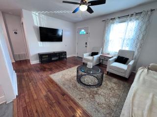 Charming 3 BDRM in Charlotte - 1 mile to Uptown - Charlotte - 6