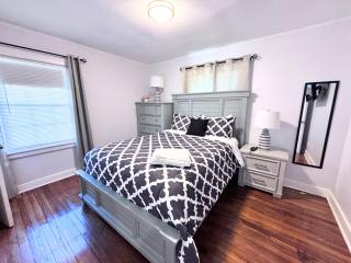 Charming 3 BDRM in Charlotte - 1 mile to Uptown - Charlotte - 7