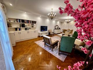 Vintage Charm & Spacious Comfort in Zayed 2000 - only families & single travelers - Sheikh Zayed - 4