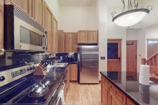 Rendezvous Royalty - 5