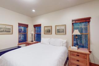 Rendezvous Royalty - 4