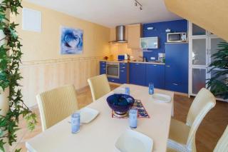 Gustls-Hus, App 4 - 8