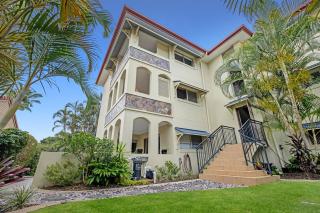 Makai - Hawaiian for "toward the ocean" - 2