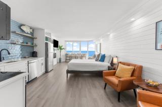 FANTASTIC FULLY RENOVATED Beach Front Condo - Incredible View - Top of the Gulf 723 - Panama City Beach - 7