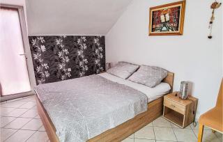 1 Bedroom Awesome Apartment In Vir - 5