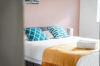 Leo's Place in Mile End 2 Double Beds, 1 Bunk Bed, Max 6, Spacious, Ideal for Families - London - 8