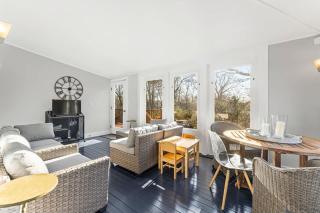 Fresh Pond Chateau Newly Renovated Bright & Cozy - Oak Bluffs - 2