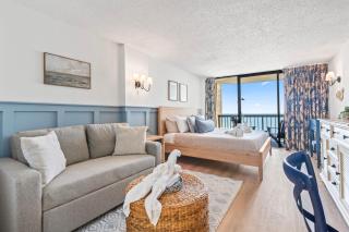 Ocean Front King Studio-Resort Building-Sleeps up to 3 - Myrtle Beach - 9