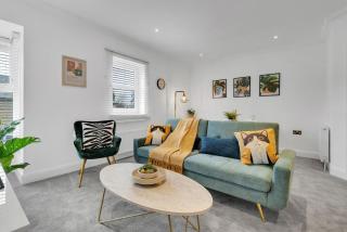 Cosy Modern Stay at St Mary's Nest Apartment By Your Lettings Short Lets & Serviced Accommodation Peterborough With Free WiFi and Parking - Huntingdon - 2