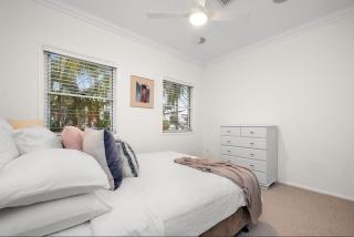 Maison Marie: Cinebar Getaway 4 Bedrooms 2.5 Baths - Brisbane - 8