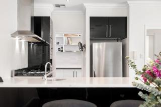 Maison Marie: Cinebar Getaway 4 Bedrooms 2.5 Baths - Brisbane - 7