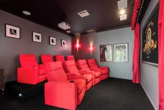 Maison Marie: Cinebar Getaway 4 Bedrooms 2.5 Baths - Brisbane - 5