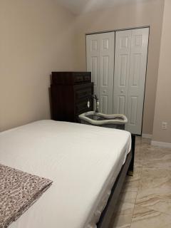 Entire 2nd floor with 2 bedrooms and kitchenette in Bradenton - Bradenton - 2