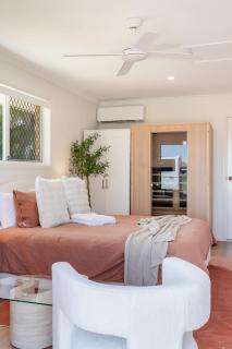 Urban Getaway Bargara Central - 7