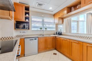 Spacious 3BDR Apartment in Marina with Office - Dubai - 1