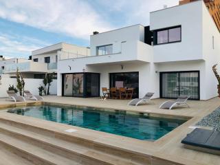 Villa Moderna con Piscina y Vistas al Canal en Roses AV-44 - Roses - 0