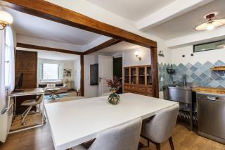 Chic Old Town Apartment - 3