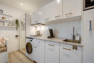 Cosy Studio with Balcony - 6