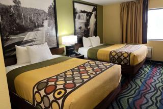 Super 8 by Wyndham Farmington - Farmington - 5