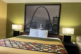 Super 8 by Wyndham Farmington - Farmington - 3