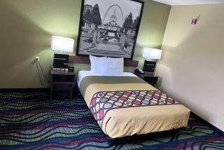 Super 8 by Wyndham Farmington - Farmington - 2