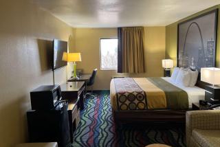 Super 8 by Wyndham Farmington - Farmington - 8
