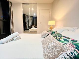 CBD 3 Bedroom Luxury Apartment Pool Spa Sauna Park - 7