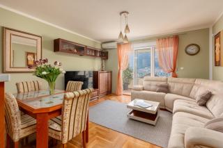 Petrovic Family - Sea View Apartment - 5