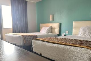 Howard Johnson by Wyndham Clarksville Tennessee - Clarksville - 1
