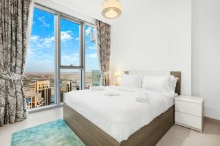 Spacious Dubai Apartment with Water Views and Luxury Amenities - 7