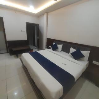 Hotel Coral - Indore - 8