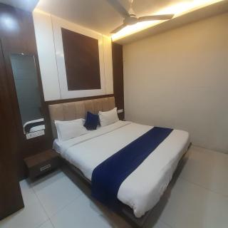 Hotel Coral - Indore - 7