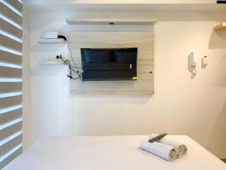Chic and Cozy Studio Tokyo Riverside PIK 2 Apartment By Travelio - Rawalembang - 2