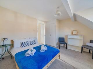 Pass the Keys Charming 1-Bed Study w garden - Hersham - 8