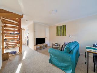 Pass the Keys Charming 1-Bed Study w garden - Hersham - 5