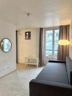 Chic Apt in Central Paris Ecouffes in Marais - 5